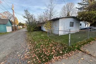 1052 W 12th St, Medford, OR 97501 - Photo 26