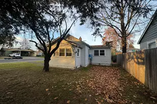 1052 W 12th St, Medford, OR 97501 - Photo 18