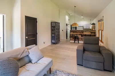 335 S Cottonwood Street, Sisters, OR 97759 - Photo 8