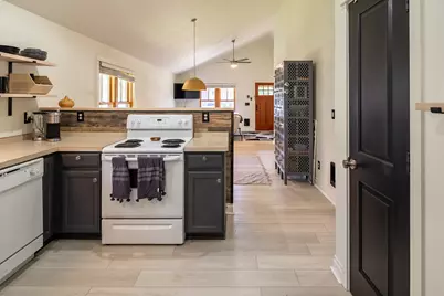 335 S Cottonwood Street, Sisters, OR 97759 - Photo 18