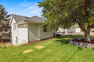 1710 Alisa Ln, Klamath Falls, OR 97601 - Photo 6