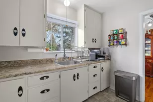 1437 NW Hawthorne Ave, Grants Pass, OR 97526 - Photo 14