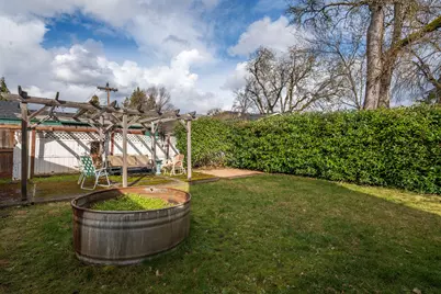 1437 NW Hawthorne Avenue, Grants Pass, OR 97526 - Photo 24