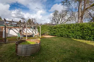 1437 NW Hawthorne Ave, Grants Pass, OR 97526 - Photo 24