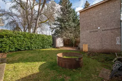 1437 NW Hawthorne Avenue, Grants Pass, OR 97526 - Photo 28