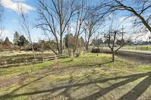 3418 S Stage Rd, Medford, OR 97501 - Photo 4