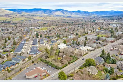668 N Main Street, Ashland, OR 97520 - Photo 6