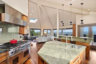 1627 NW Summit Dr, Bend, OR 97703 - Photo 22