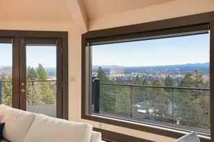 1627 NW Summit Dr, Bend, OR 97703 - Photo 12