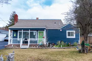 924 NE 9th St, Bend, OR 97701 - Photo 1