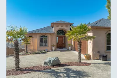 850 NE Tokay Heights, Grants Pass, OR 97526 - Photo 2