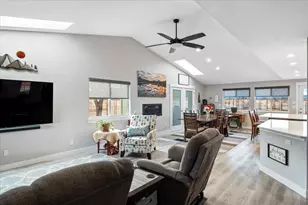 2240 NW Oak Ct, Redmond, OR 97756 - Photo 22