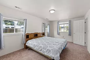 2165 Crestbrook Rd, Medford, OR 97504 - Photo 20