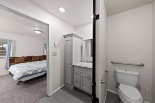 2165 Crestbrook Rd, Medford, OR 97504 - Photo 22