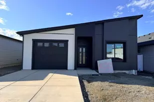 633 Terrazzo Wy, Medford, OR 97501 - Photo 1