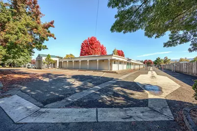 650 Royal Avenue, Medford, OR 97504 - Photo 2