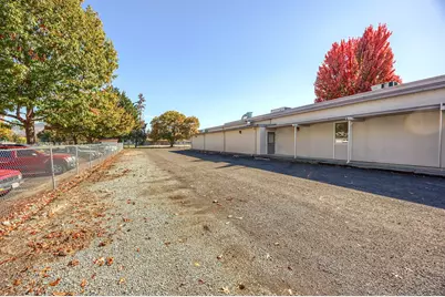 650 Royal Avenue, Medford, OR 97504 - Photo 8
