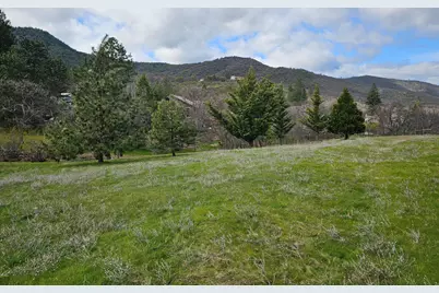 483 Strawberry Lane, Ashland, OR 97520 - Photo 2