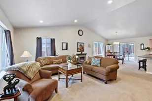 17316 Golden Eye Dr, Bend, OR 97707 - Photo 2