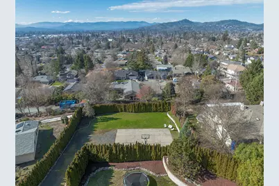 840 NE Tokay Heights, Grants Pass, OR 97526 - Photo 6