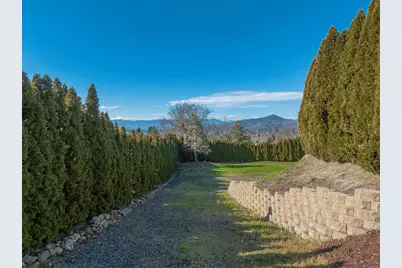 840 NE Tokay Heights, Grants Pass, OR 97526 - Photo 4