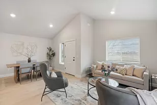 4044 SW Obsidian Pl, Redmond, OR 97756 - Photo 2