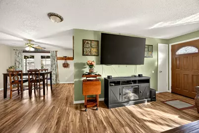 318 S Buchanan Avenue, Eagle Point, OR 97524 - Photo 4