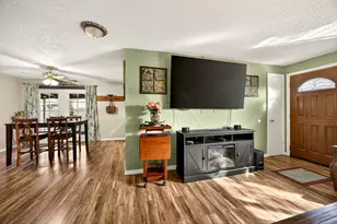 318 S Buchanan Ave, Eagle Point, OR 97524 - Photo 4