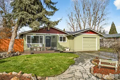 318 S Buchanan Avenue, Eagle Point, OR 97524 - Photo 1