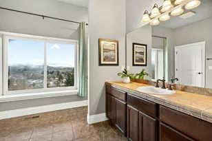 817 Amerman Dr, Phoenix, OR 97535 - Photo 38