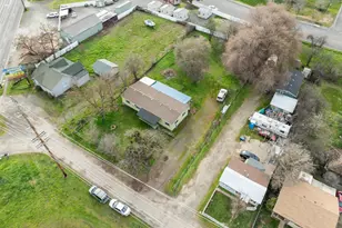 1103 Pinecroft Ave, Medford, OR 97501 - Photo 1