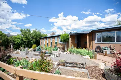 2817 Darrow Avenue, Klamath Falls, OR 97603 - Photo 2