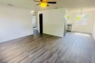 71 Tracy Ave, Eagle Point, OR 97524 - Photo 2