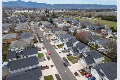 679 Kaitlin Lane, Medford, OR 97501 - Photo 38