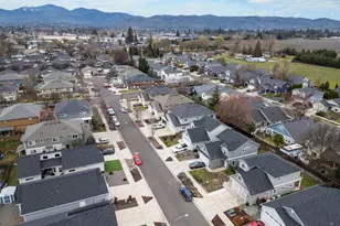 679 Kaitlin Ln, Medford, OR 97501 - Photo 38