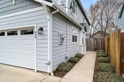 679 Kaitlin Lane, Medford, OR 97501 - Photo 2