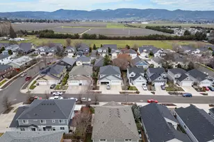 679 Kaitlin Ln, Medford, OR 97501 - Photo 36