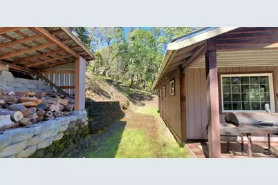 11238 E Evans Creek Road, Rogue River, OR 97537 - Photo 10