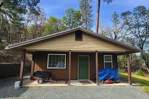 11238 E Evans Creek Rd, Rogue River, OR 97537 - Photo 2