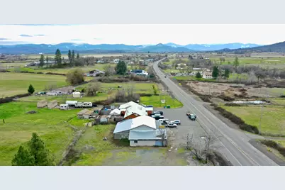 14780 Hwy 62, Eagle Point, OR 97524 - Photo 4