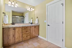 512 NW Flagline Dr, Bend, OR 97703 - Photo 34