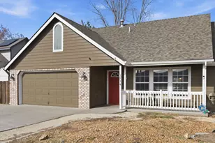 2934 NE Wells Acres Rd, Bend, OR 97701 - Photo 2