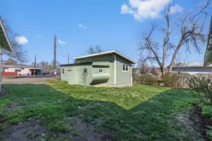 811 SW Madison St, Madras, OR 97741 - Photo 22