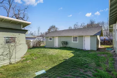 811 SW Madison Street, Madras, OR 97741 - Photo 10