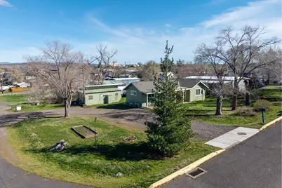 811 SW Madison Street, Madras, OR 97741 - Photo 6