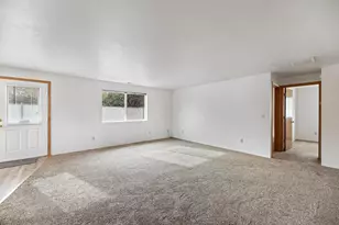 331 N 8th St, Central Point, OR 97502 - Photo 8