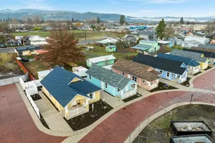 185 New Spirit Wy, Medford, OR 97501 - Photo 16