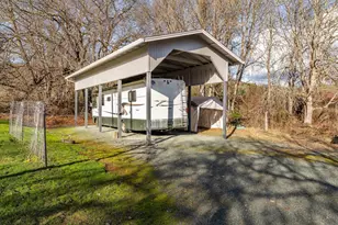 949 Wards Creek Rd, Rogue River, OR 97537 - Photo 32