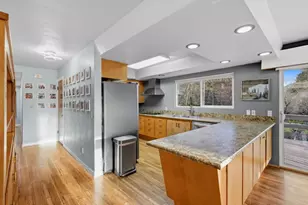 1305 NE Roseana Dr, Grants Pass, OR 97526 - Photo 14