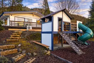 1305 NE Roseana Dr, Grants Pass, OR 97526 - Photo 4